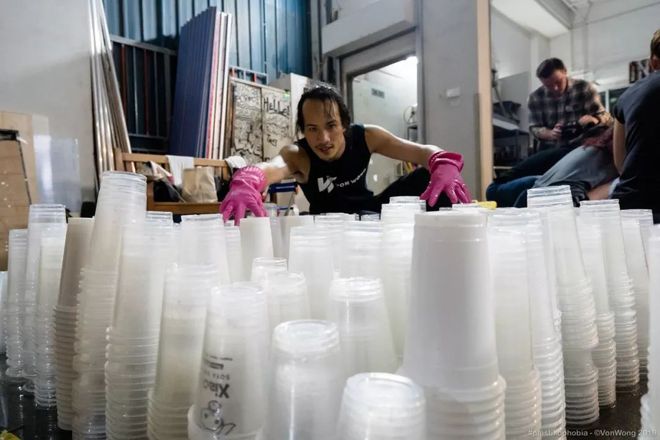 开云(中国)Kaiyun官方网站为了宣扬环保他用塑料废品拍出了震撼人心的摄影作品(图4)