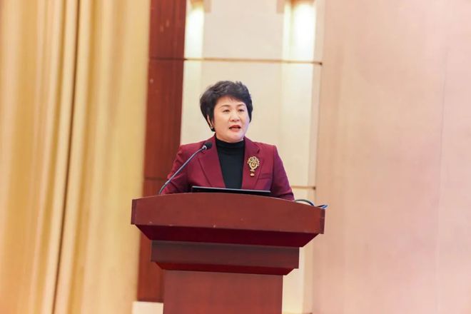 开云向锋当选会长中产协土工建筑材料分会第三届四次理事扩大会举行(图6)
