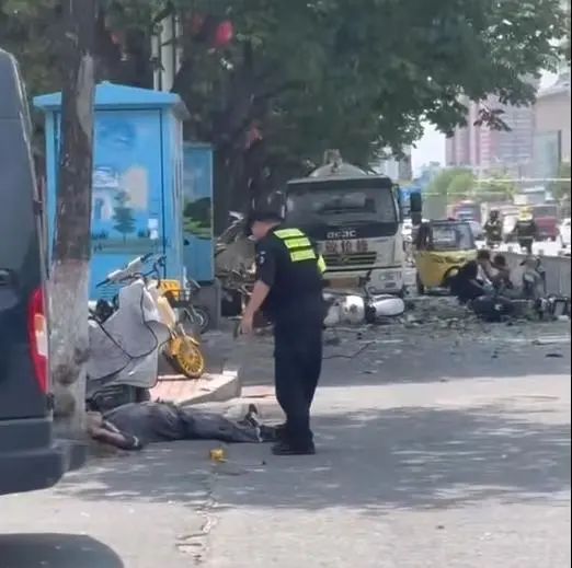 开云(中国)Kaiyun官方网站河南南阳一商铺突发爆炸已致20人受伤！当地通报：