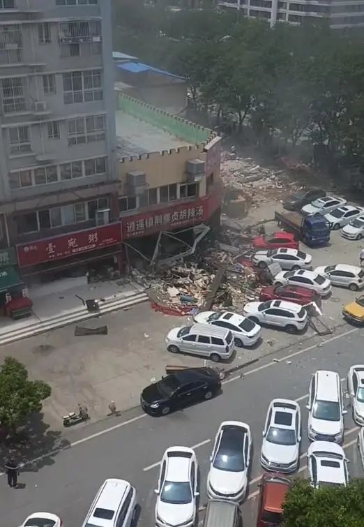 开云(中国)Kaiyun官方网站河南南阳一商铺突发爆炸已致20人受伤！当地通报：(图2)