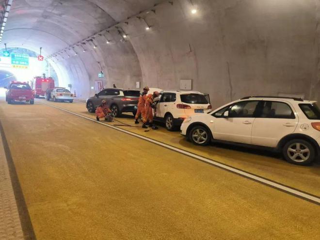 开云(中国)Kaiyun官方网站苍溪县开展苍巴高速冬季恶劣天气道路综合应急演练(图3)
