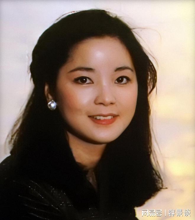 开云42岁邓丽君哮喘而亡死后被高规格礼葬为何党旗盖棺？(图7)