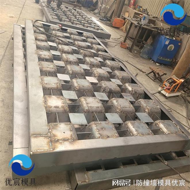 开云砼连锁排模具 优宸海底铰链排护岸模具(图3) 开云砼连锁排模具 优宸海底铰链排护岸模具(图3)