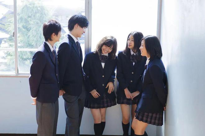 开云日本女大学生兼职风俗妹泡泡浴房内「网络上课」直言：超级赚钱