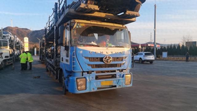 开云(中国)Kaiyun官方网站重拳出击！烟台连查5部违法大货车